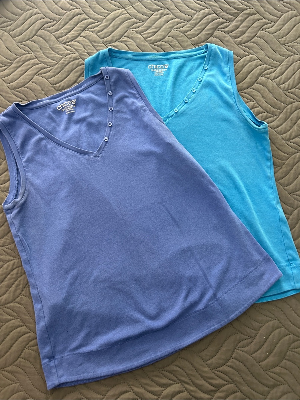 💙💜 Bundle of 2 Chico's V-Neck Sleeveless Tank Tops
